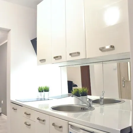 아파트 And Comfy Close To Old Town And Metro. *