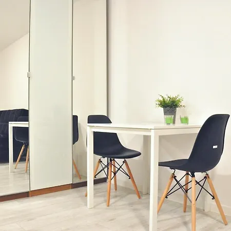 And Comfy Close To Old Town And Metro. Apartamento *